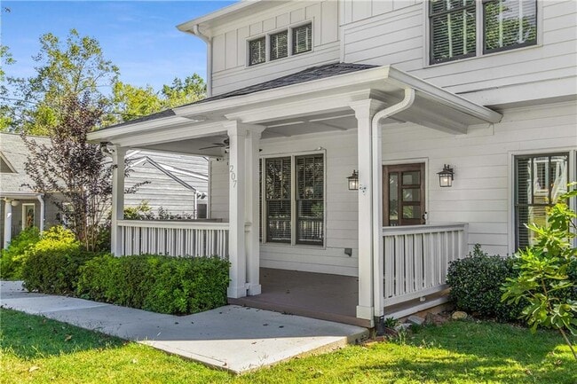 Building Photo - 207 Mellrich Ave NE