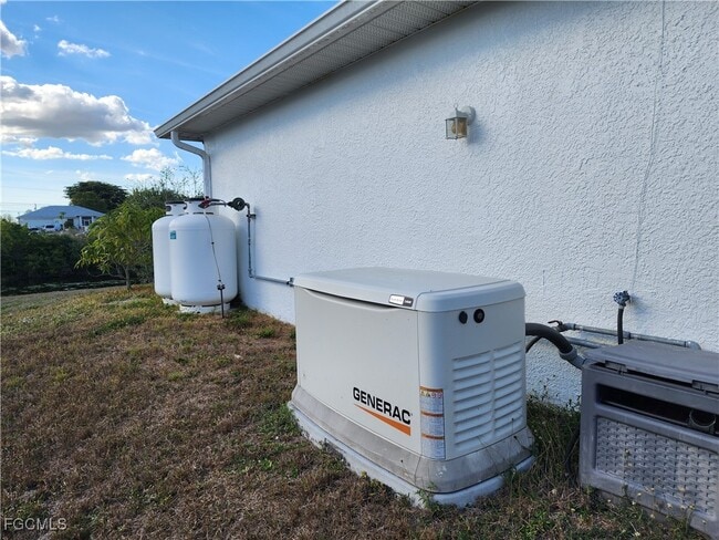 Building Photo - 1214 NE 14th Ave