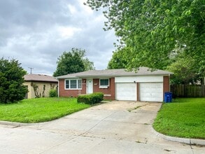 Building Photo - 404 S Garnett Rd