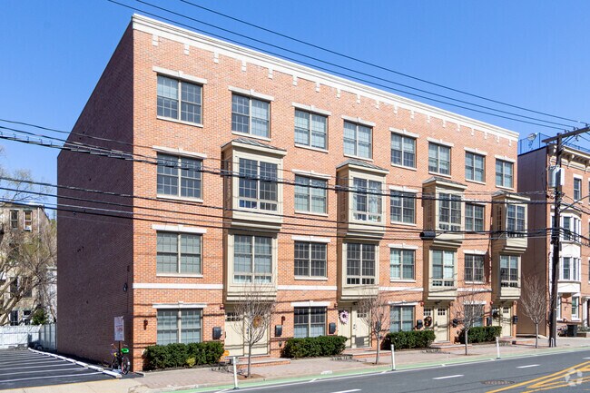 Building Photo - 314 Grand St