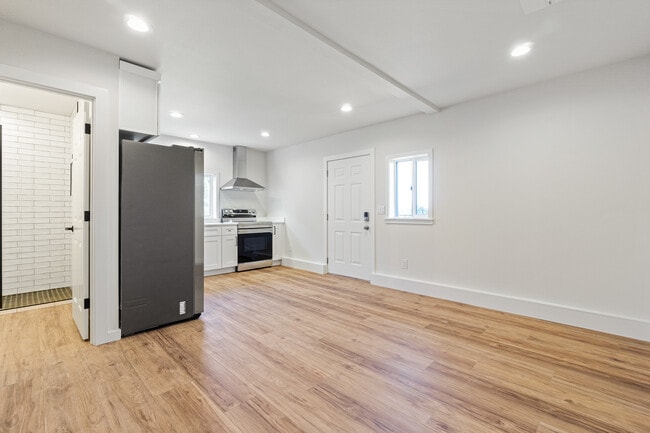 Building Photo - 2820 19th Ave S