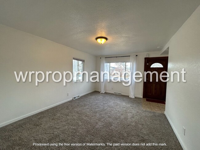 Building Photo - 3 Bedroom 1 Bathroom Home for Rent Washing...