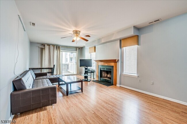 Building Photo - 2102 Amanda Ct