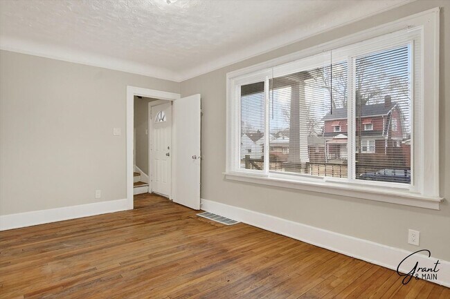 Foto del edificio - $1300 4 bedrooms