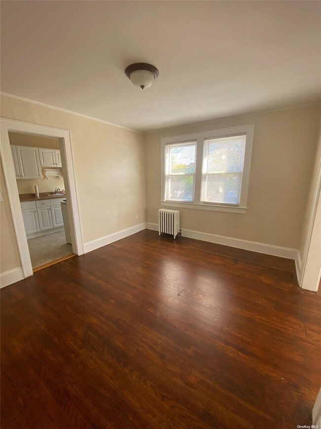 247 Maple Ave Unit 2A, Rockville Centre, NY 11570 Room for Rent in