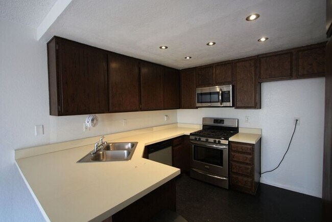 Building Photo - 13461 Pepperdine Ln