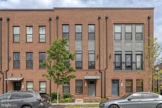 Building Photo - 909 Grundy St