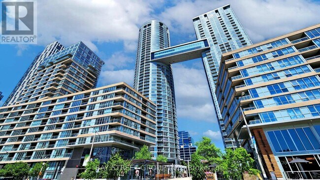 Photo du bâtiment - 21 Iceboat Terr