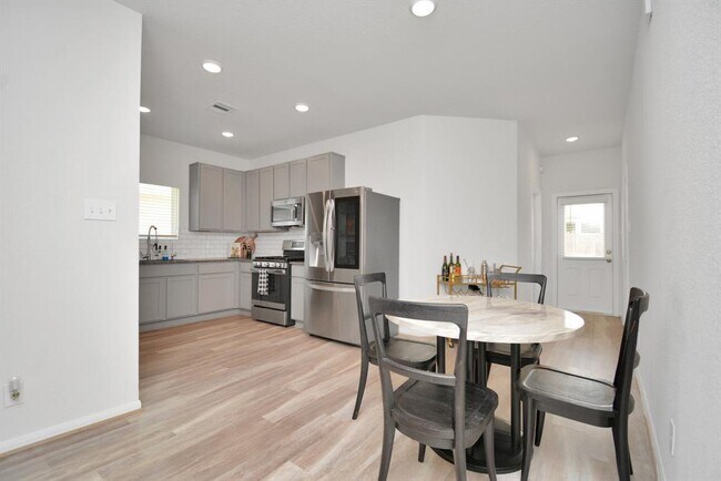 Building Photo - 24003 Farmstead Dr
