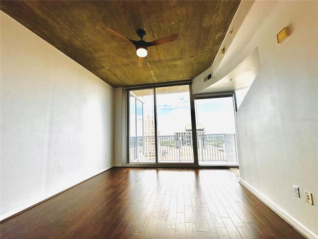 Foto del edificio - 155 S Court Ave