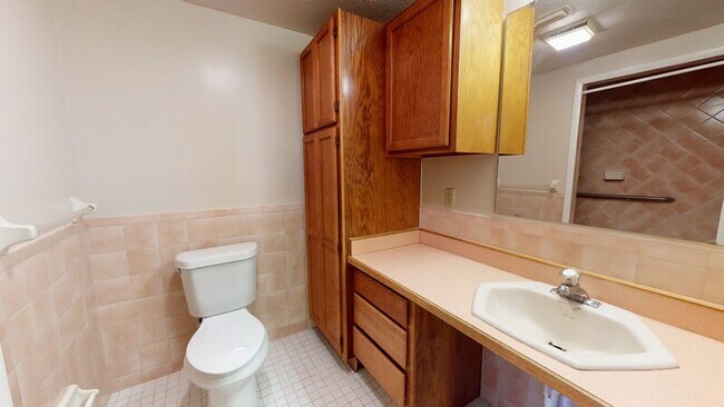 Foto del edificio - 2114 Schumacher Ave