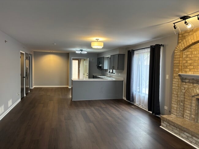 Building Photo - 7129 S 86th Ave