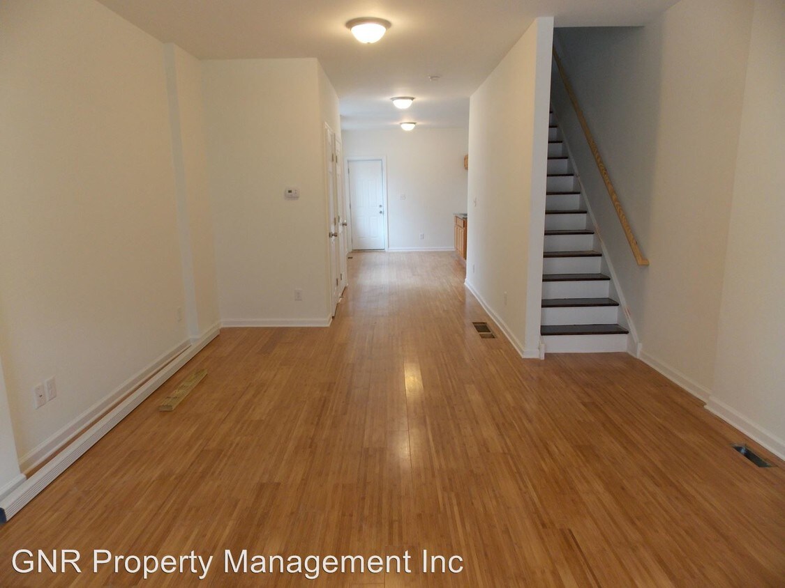 Primary Photo - 4910 Olive St