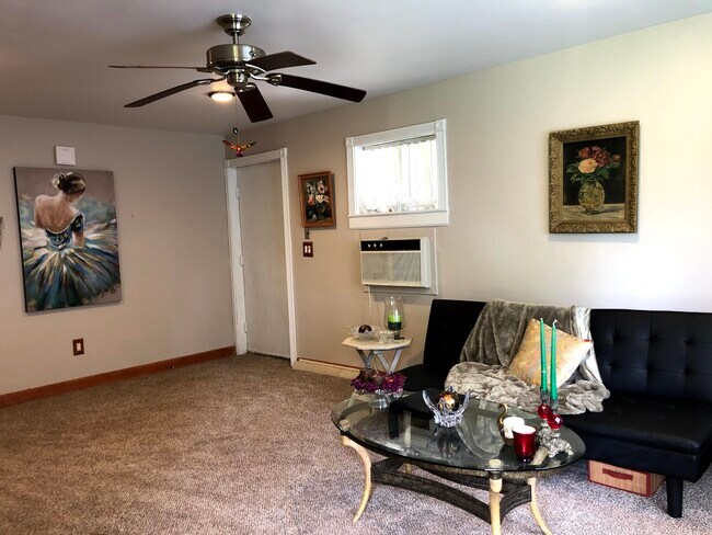 Foto del edificio - 315 Fox Run Ln