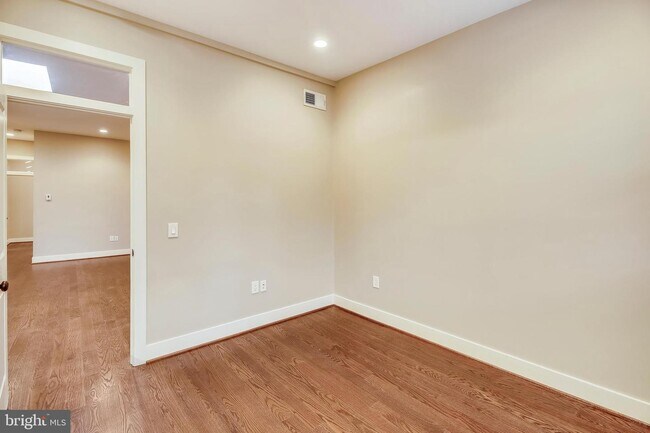 Foto del edificio - 901 Quincy St NE