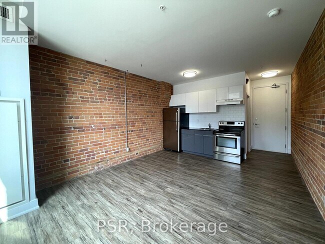 Photo du bâtiment - 2870-2870 Dundas St W