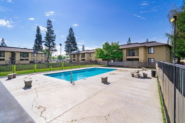 Foto del edificio - Maple Grove Apartments