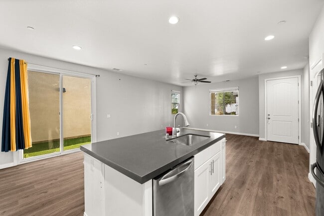 Foto del edificio - Beautiful Condo