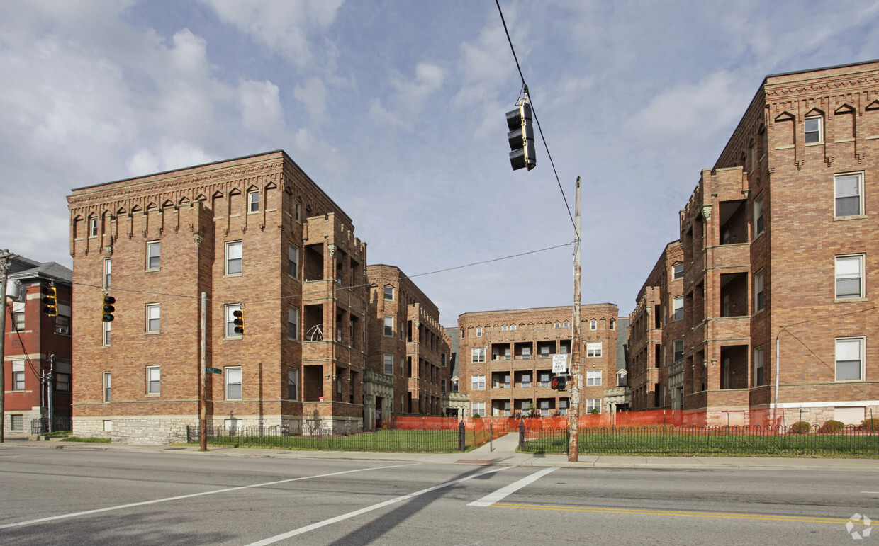 Building Photo - Gilbert Manor