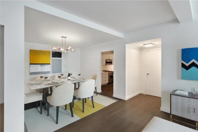 Foto del edificio - 393 West End Ave