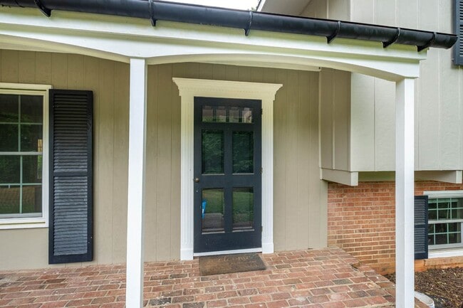 Building Photo - 4222 Arbutus Dr