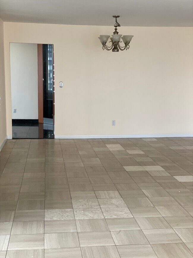 Dining area - 200 Winston Dr