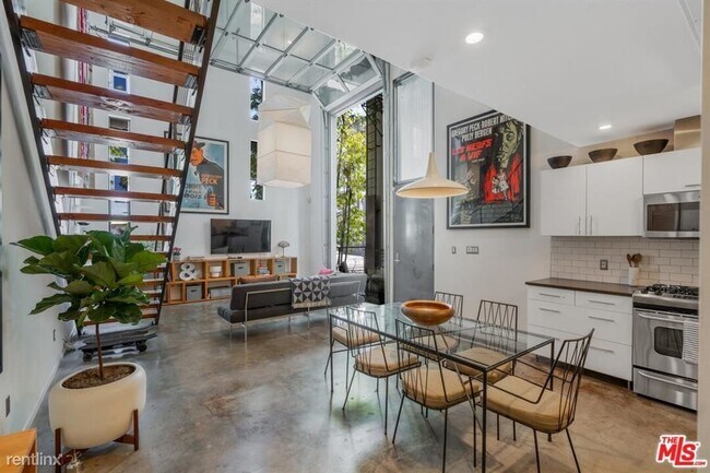 Foto del edificio - 1455 N Bronson Ave
