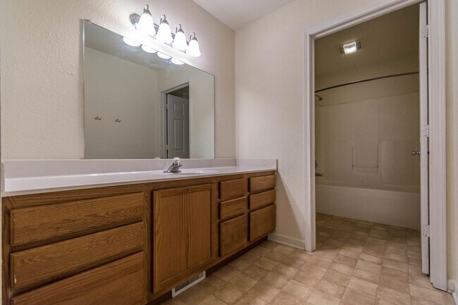 Foto del edificio - 206 E 20th St