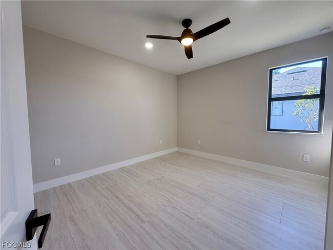 Foto del edificio - 106 NE 8th Pl