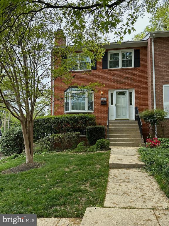 Foto del edificio - 3328 Spring Ln