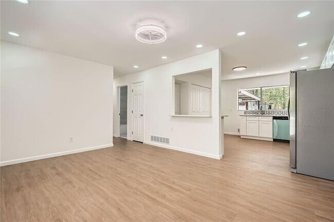 Foto del edificio - 4201 Regal Ridge Rd