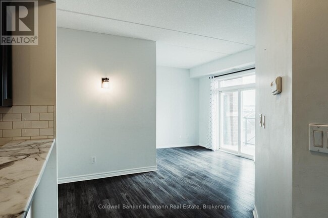 Building Photo - 2 Colonial Dr