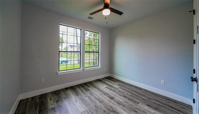 Foto del edificio - 3821 Mainer St