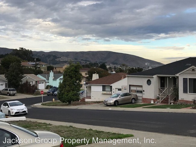 Building Photo - 127 Springwood Way