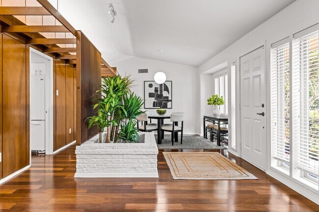 Foto del edificio - 3875 Buckthorne Dr