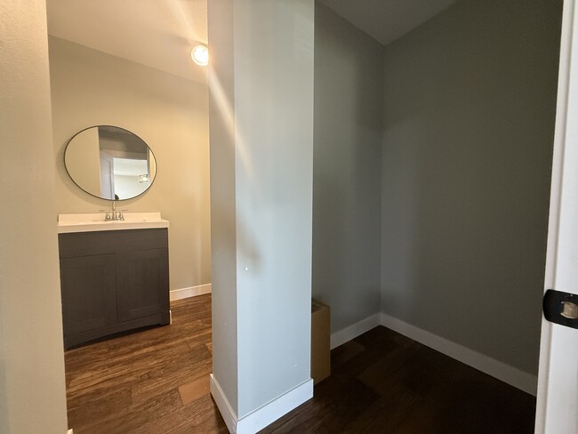 Building Photo - 418 S State St