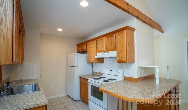 Building Photo - 7479 Katherine Dr
