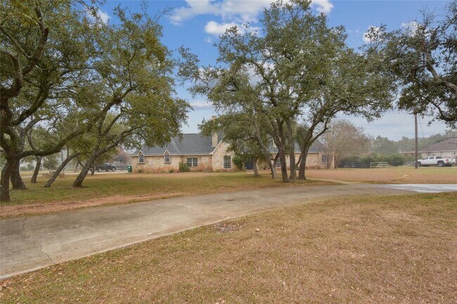 Foto del edificio - 350 Woodland Dr