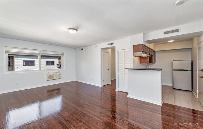 Building Photo - 1610 W Jarvis Ave