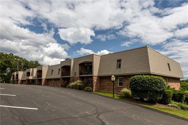 Building Photo - 609 Calais Dr