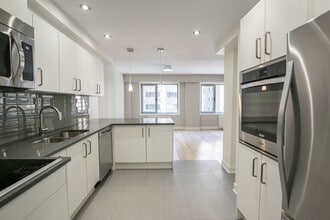 Building Photo - 3468 Rue Drummond