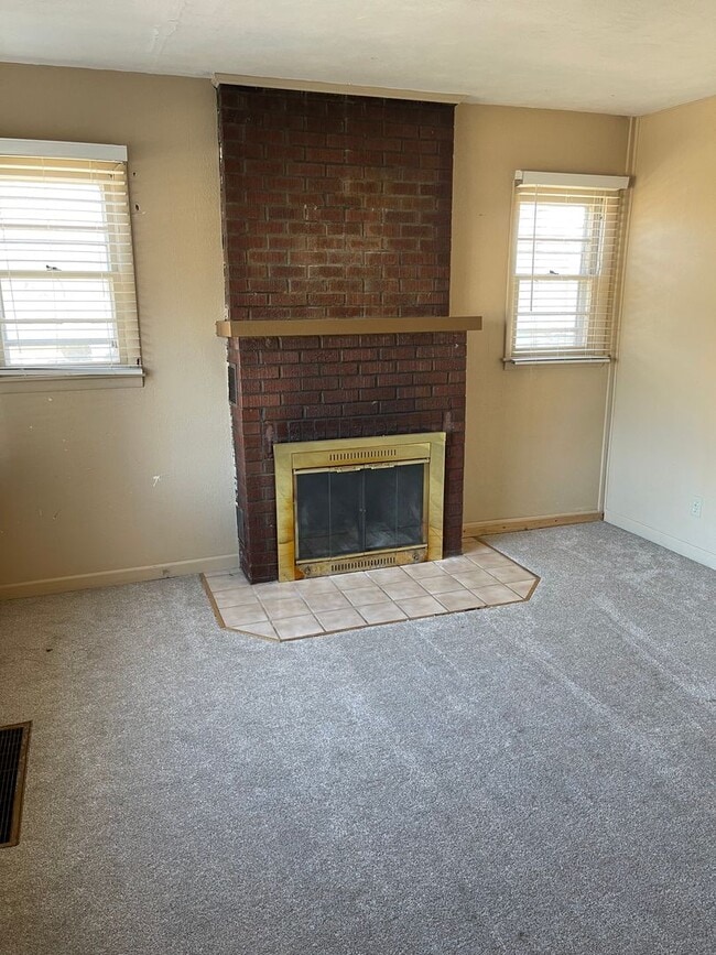 Building Photo - 1401 Yuma St