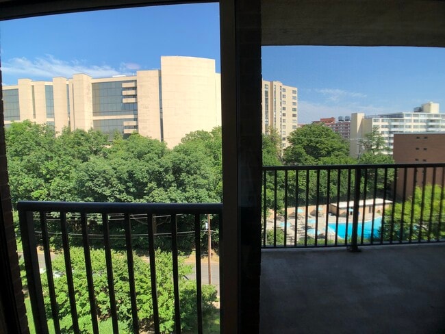 Building Photo - 1300 Army Navy Dr