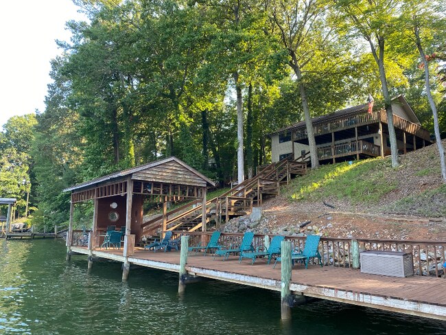 Building Photo - 508 Long Island Dr