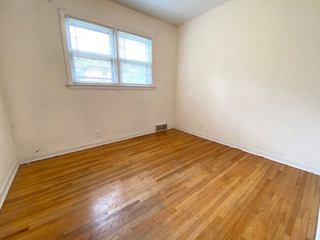 Building Photo - 5 Bedroom in North Fargo