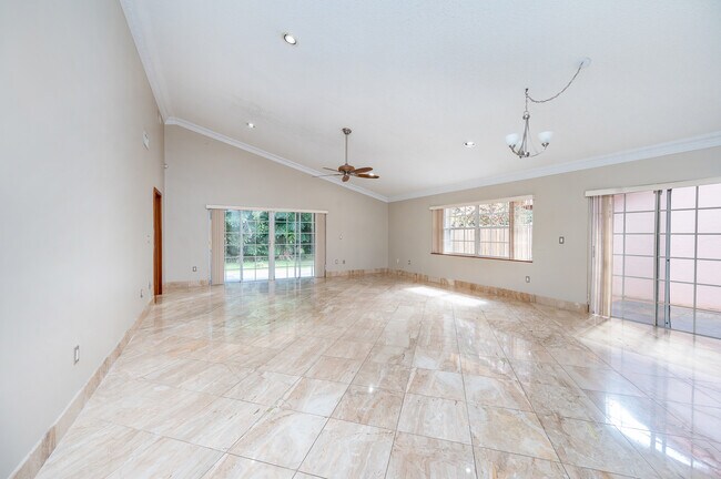 Foto del edificio - 4725 NW 103rd Ct