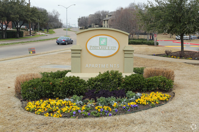 Foto del edificio - Post Oak East Apartments