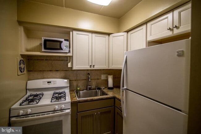 Foto del edificio - 125 Clubhouse Dr SW