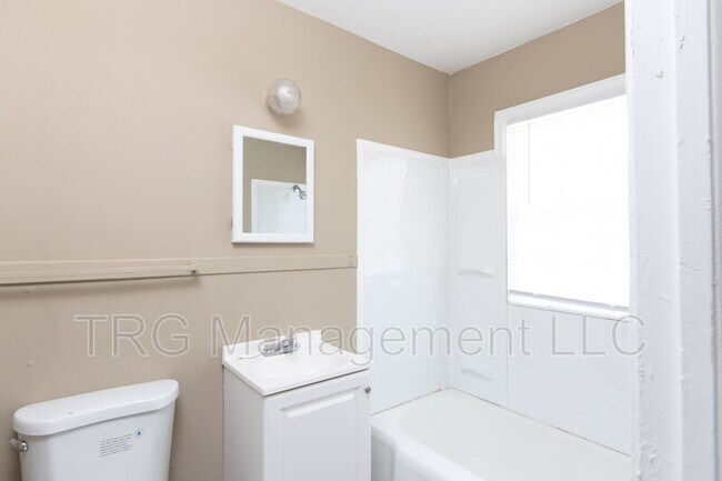 Building Photo - 2646 E Grail St