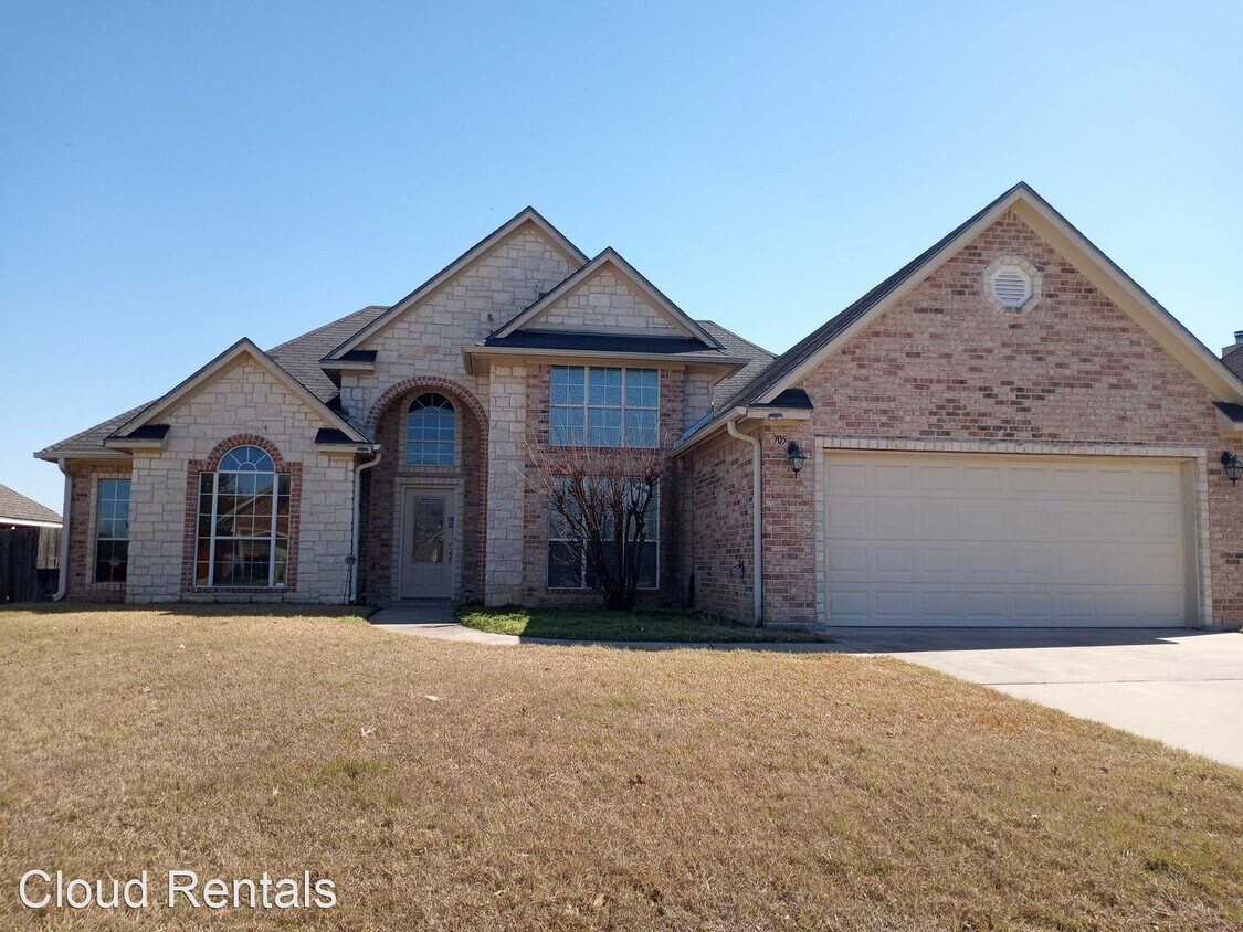 Foto principal - 3 br, 2 bath House - 705 MARSHALL DRIVE